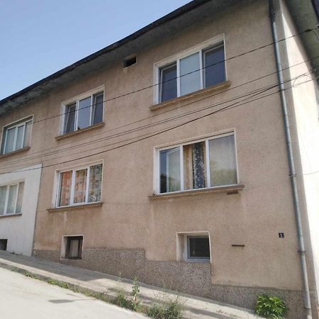 Calipsso Apartment'S Belogradchik Bagian luar foto